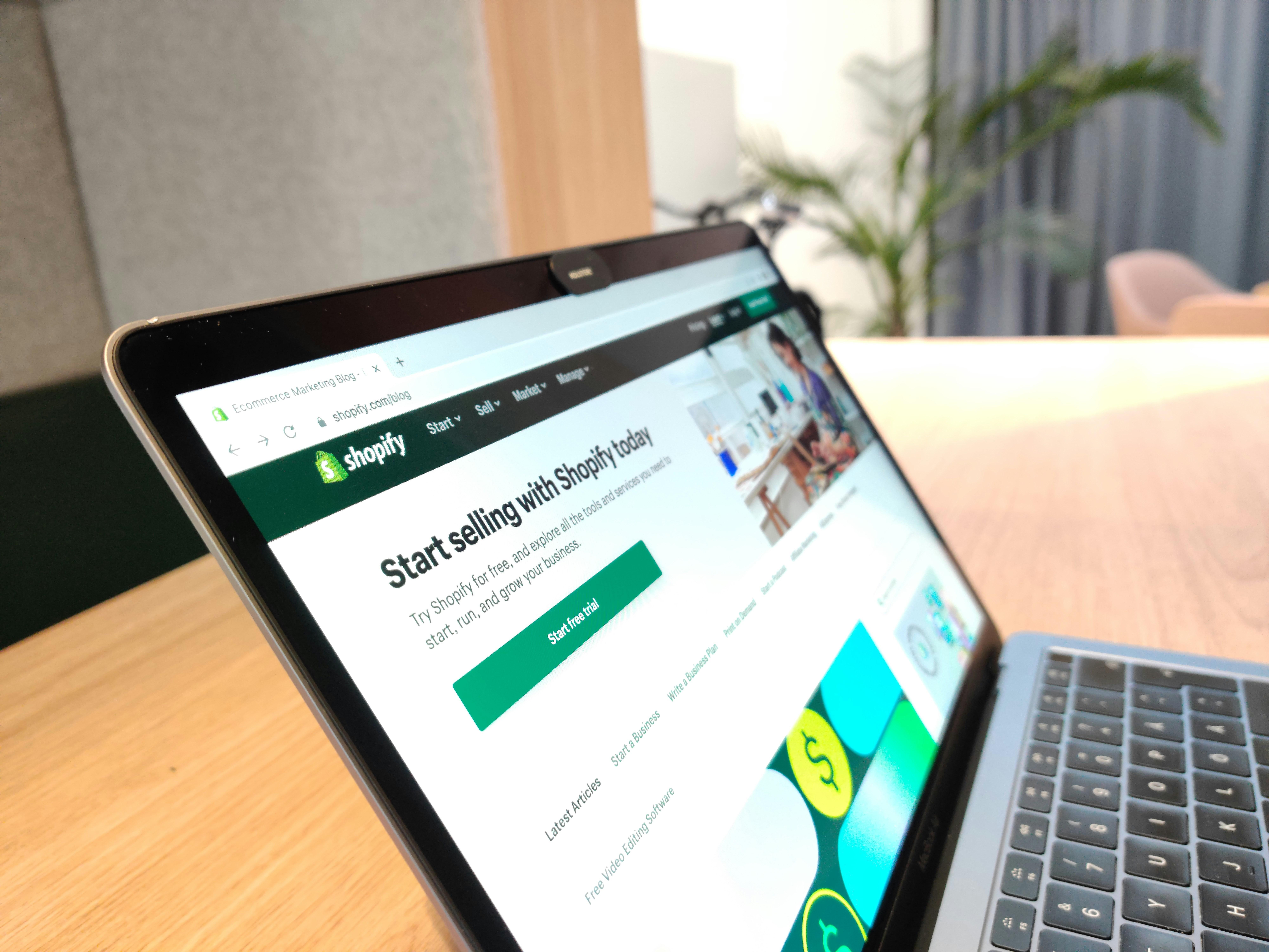 Emerging Ecommerce Trends Shaping the Future of Shopify Stores