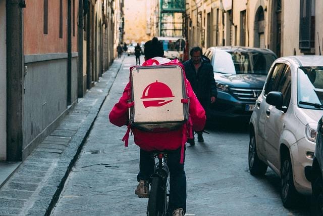 Mastering the Art of Delivery: Unconventional Fulfillment Tips That Transform Customer Satisfaction 4 Emerging Trends Shaping Contactless Delivery and Their Impact on Consumer Trust